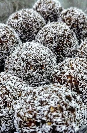 Sugar Free & Gluten Free Vegan Apricot Balls