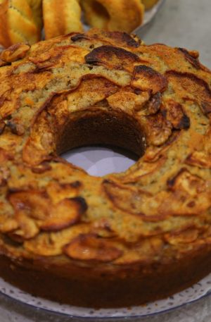 Homemade Apple Cinnamon Cake
