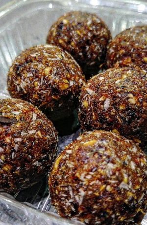 Peanut Butter & Cranberry Oatmeal Chocolate Chips Energy Balls